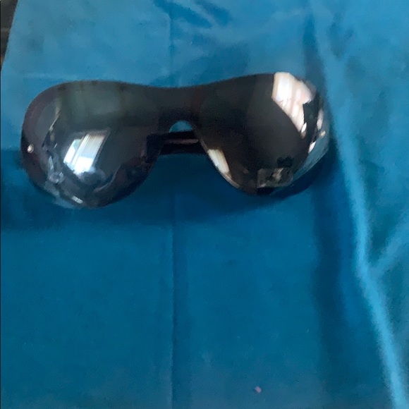 Sunglasses 🕶 - Picture 3 of 3